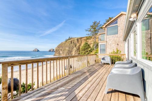 Oceanfront Cottage — 4-Star Luxury Hotel in Oceanside, United States