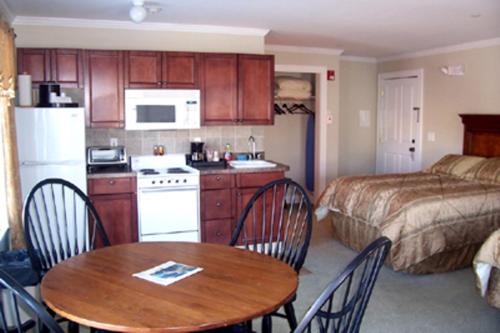 Townsend Manor Inn - photo 11