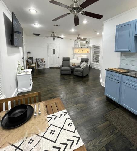 West Sunset Studio 21428978 — Atmore