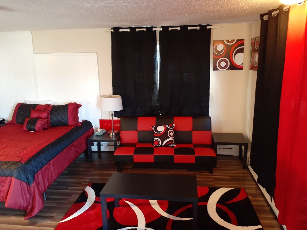 Town Line Motel - photo 22