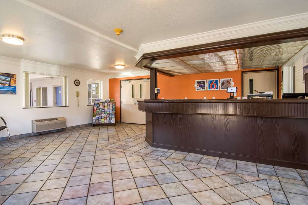 Motel 6 Portland Mall 205 - photo 26