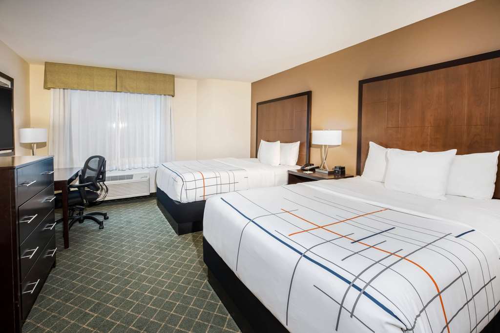 La Quinta Inn & Suites by Wyndham Portland Airport - photo 21