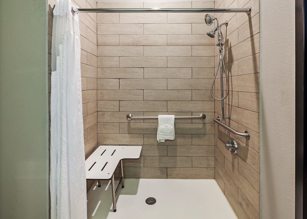 Holiday Inn Express & Suites Perryton by IHG - photo 9