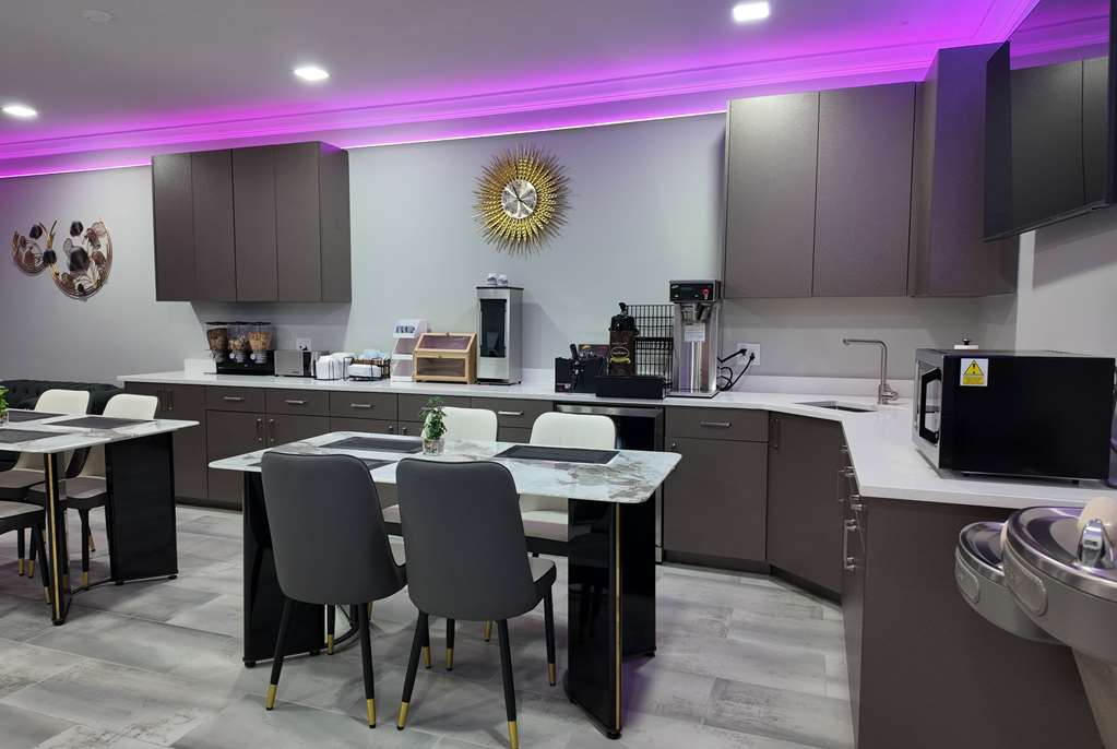 Super 8 by Wyndham Hampshire IL - photo 4