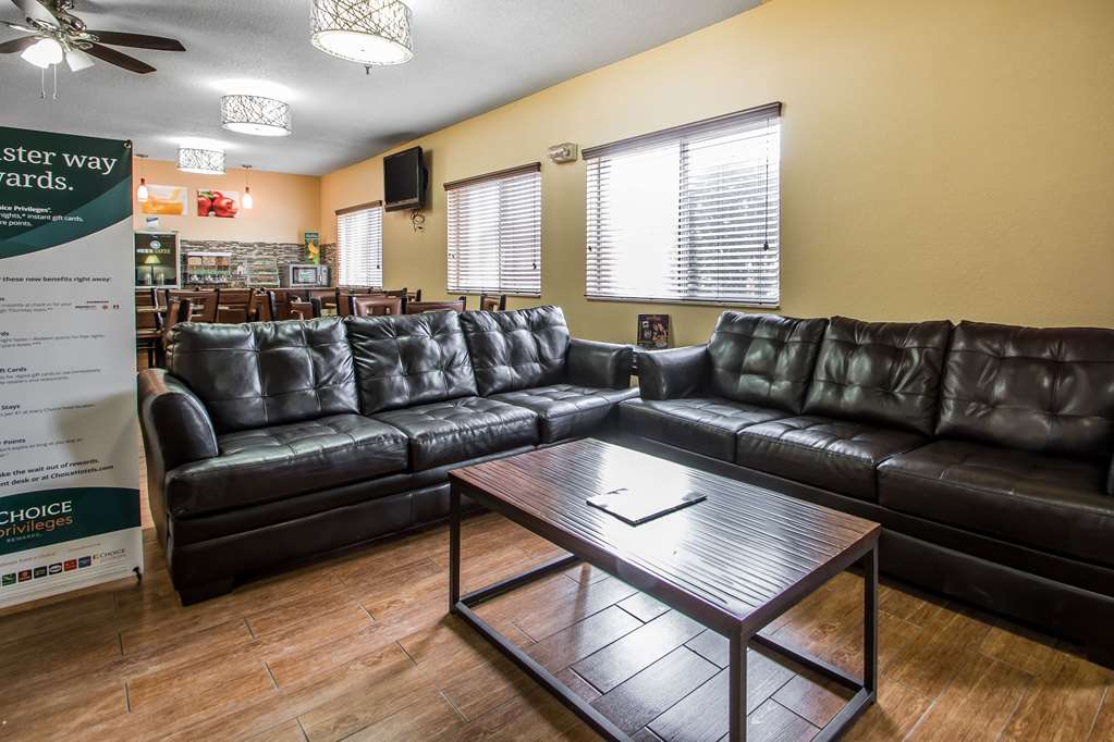 Quality Inn Dubuque on Hwy 20 - photo 3