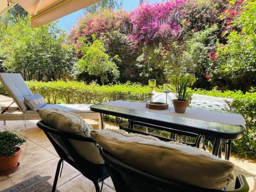 迷人花园公寓 Charming Garden — 4-Star Luxury Hotel in Athens, Greece