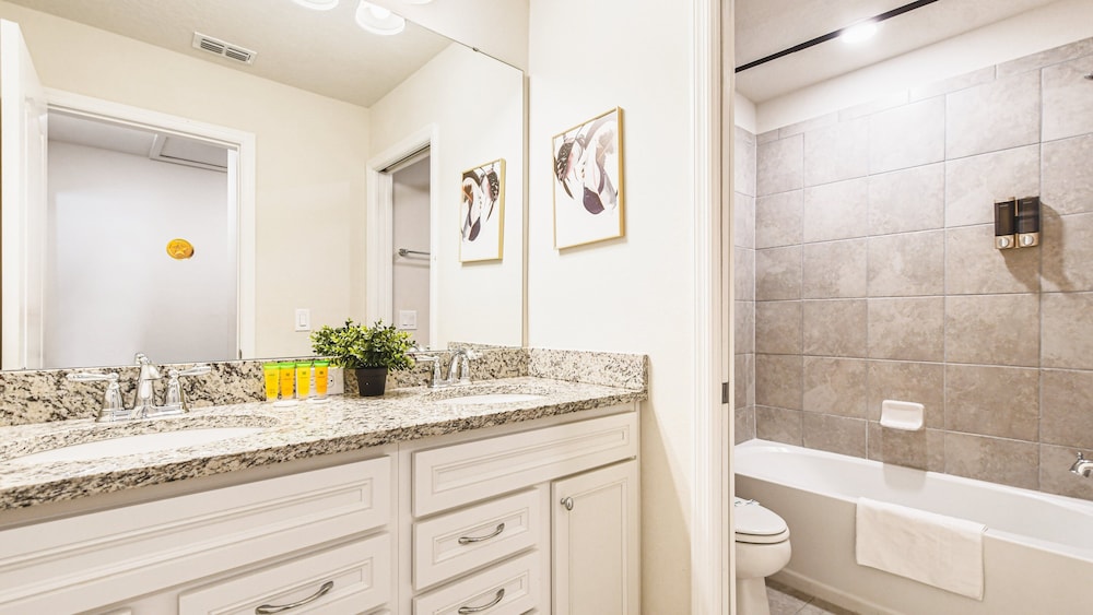 7BR Solterra Resort Newly Renovated Home w Pool - photo 24