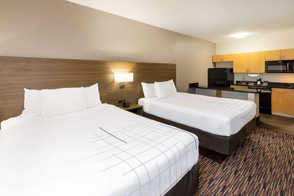 La Quinta Inn & Suites by Wyndham Wichita Falls MSU Area - photo 32