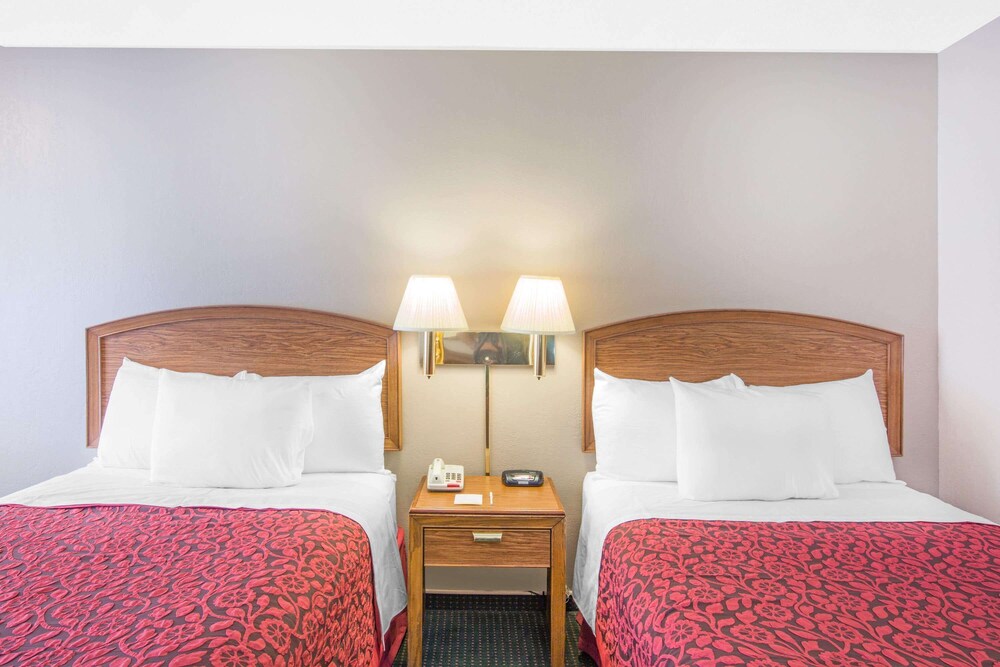 Days Inn By Wyndham Wilmington University - photo 11
