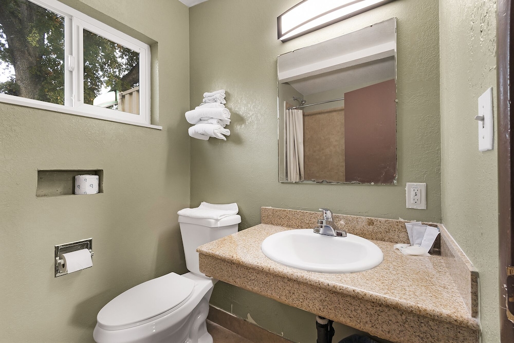 Safari Inn Chico - photo 19