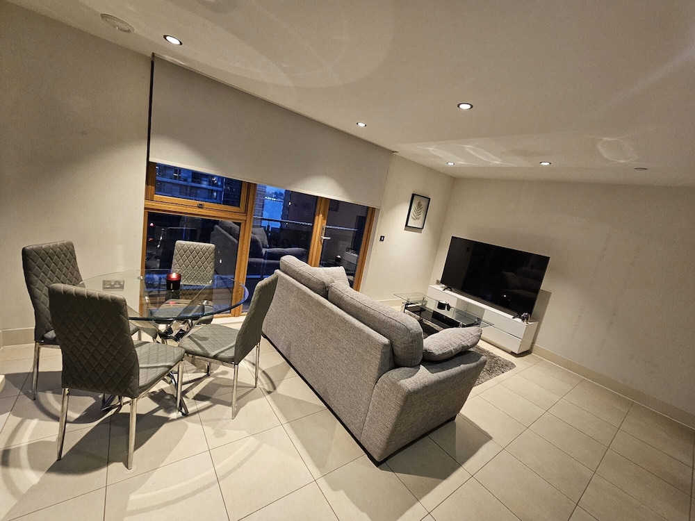 Canary Wharf Skyline Retreat — 4-Star Luxury Hotel in London, United Kingdom