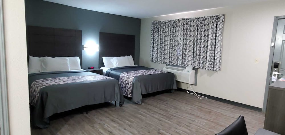 Crescent Park Motel & Suites - photo 2