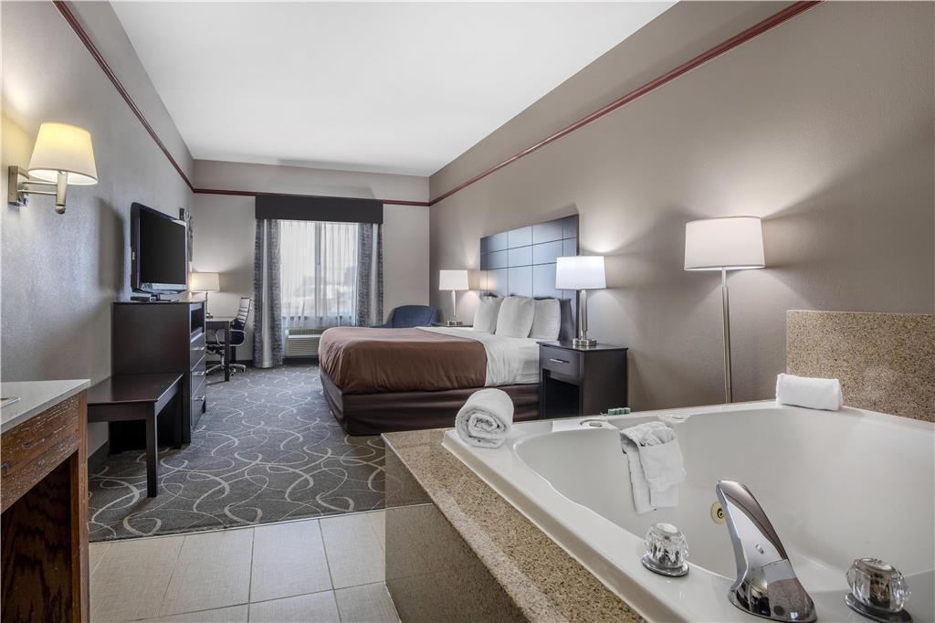 Best Western Limestone Inn & Suites - photo 30
