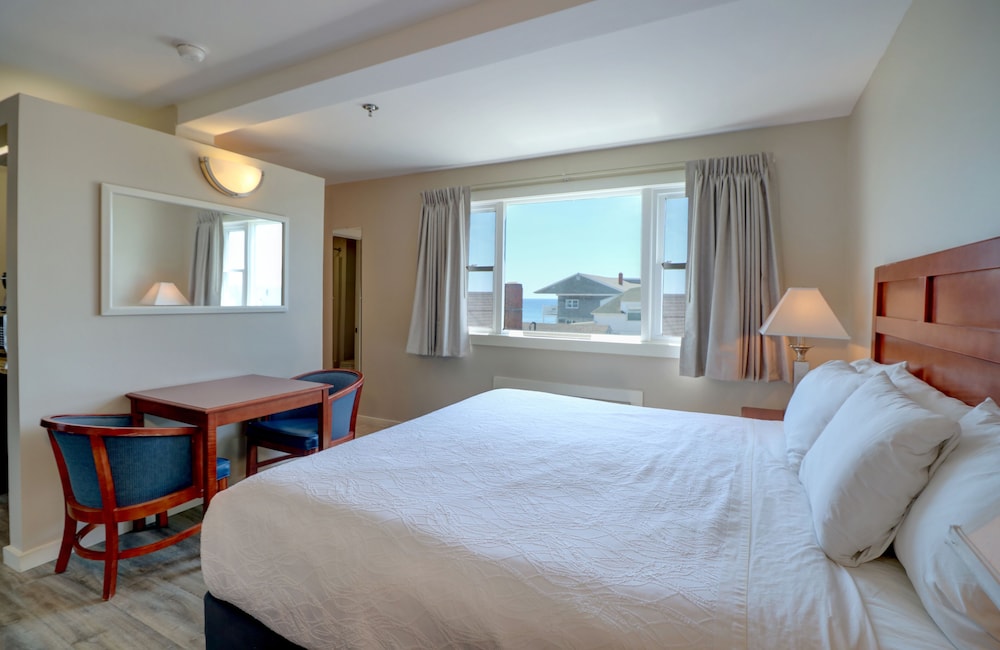 Atlantic Oceanfront Hotel - photo 36