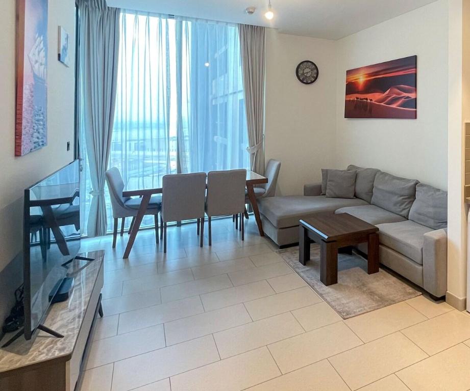 Pet free 1BR with Balcony Pool Gym Near Downtown — 4-Star Luxury Hotel in Dubai, United Arab Emirates