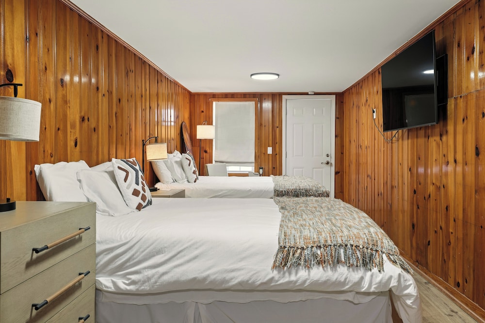 Hillside Motel LLC - photo 13
