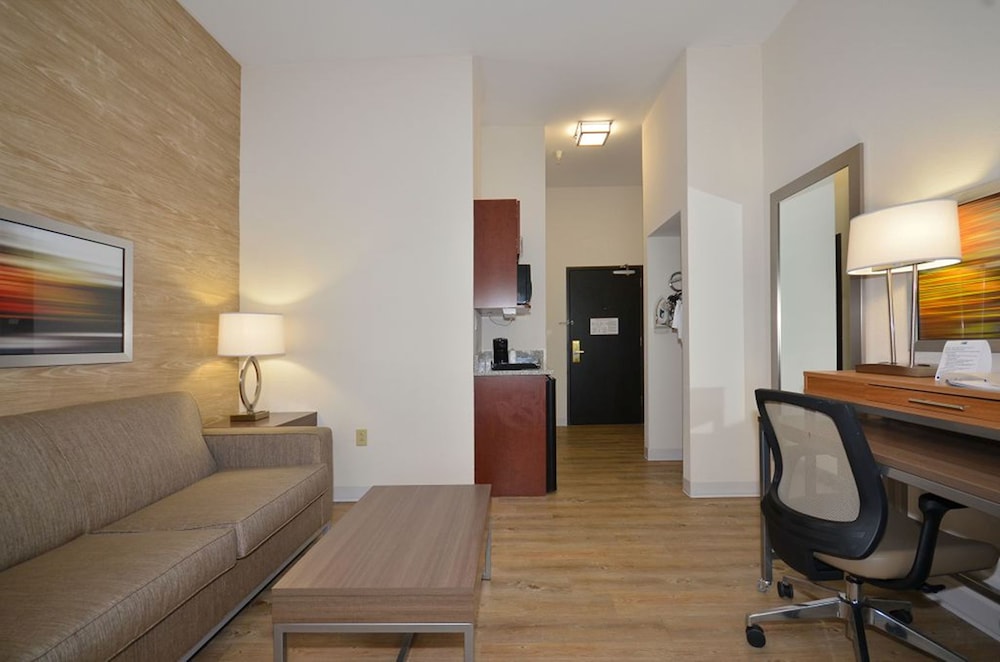 Holiday Inn Express & Suites Farmington by IHG - photo 16