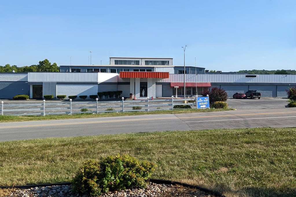 Howard Johnson BY Wyndham Hannibal - photo 2