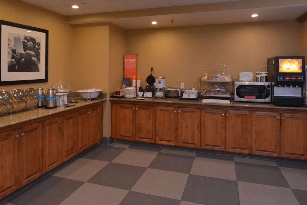 Hampton Inn & Suites Bakersfield North Airport - photo 24