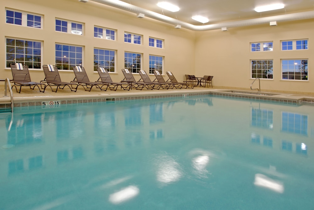 Candlewood Suites Polaris by IHG - photo 17