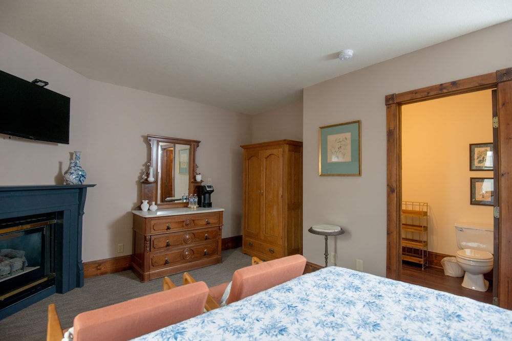 Inn at Cedar Crossing - photo 3