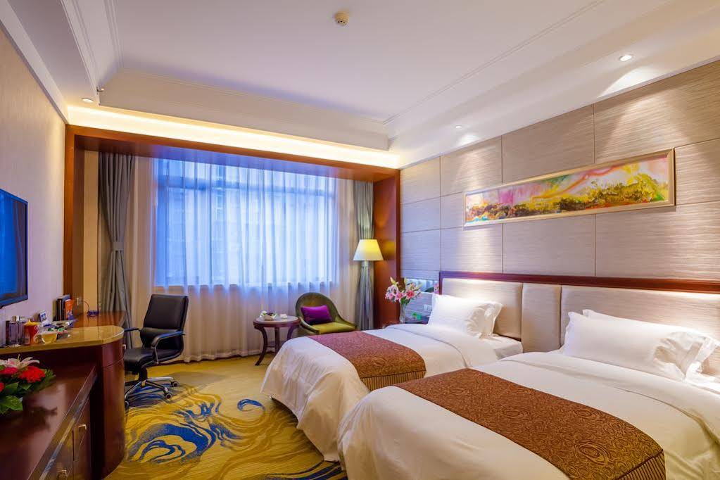 Celebrity City Hotel - carbon neutral hotel in Ziyang