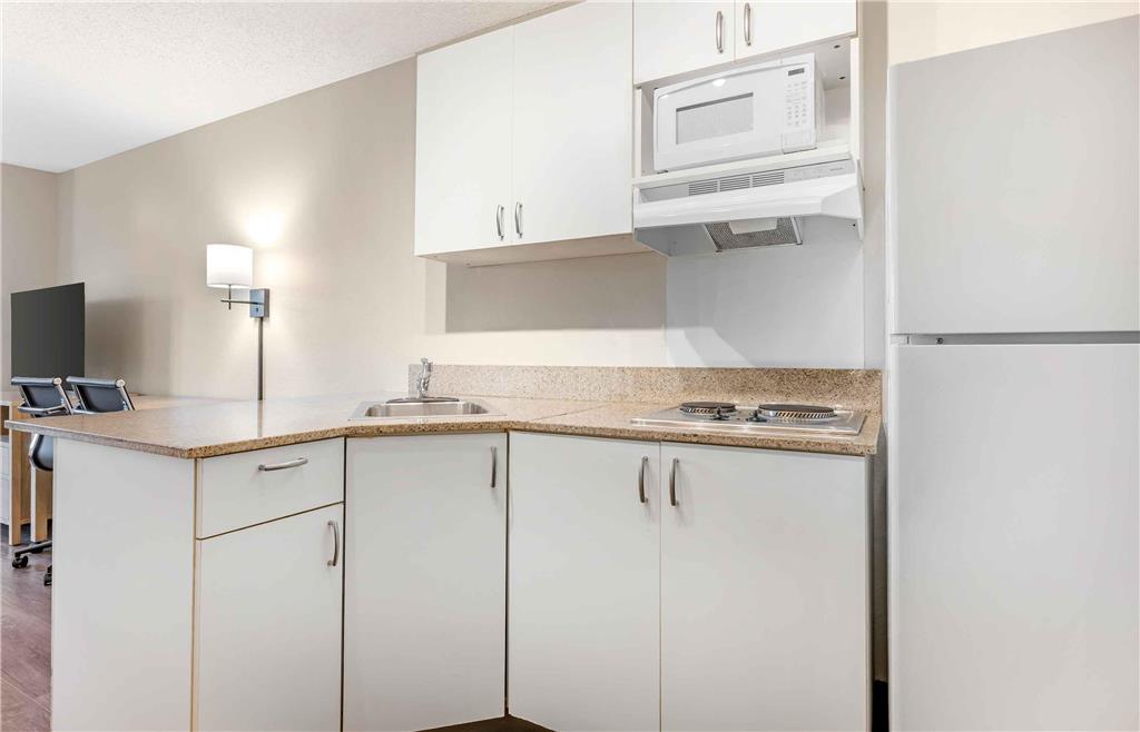 Extended Stay America Suites Carlsbad Village by the Sea - photo 25