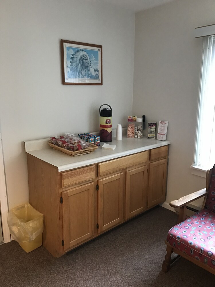 Chieftain Motel - photo 11
