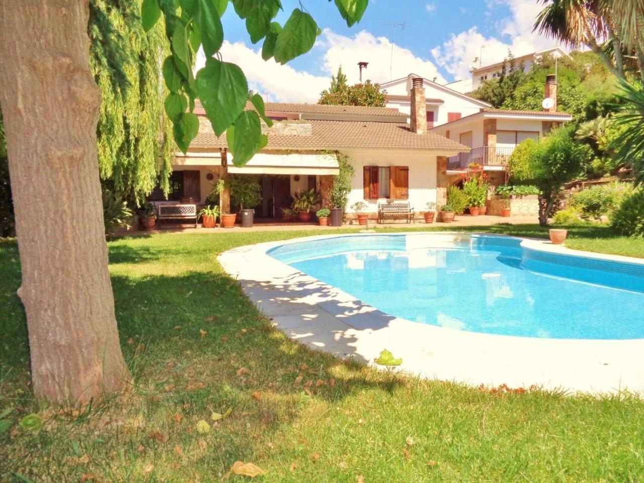 Villa in Sant Pol near Crystal Beach — 4-Star Luxury Hotel in Sant Pol De Mar, Spain