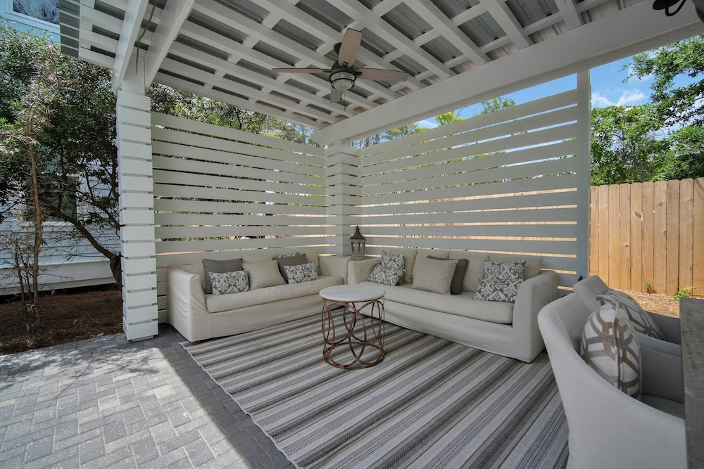 Serendipity by the Sea by Southern Vacation Rentals — 4-Star Luxury Hotel in Seaside, United States
