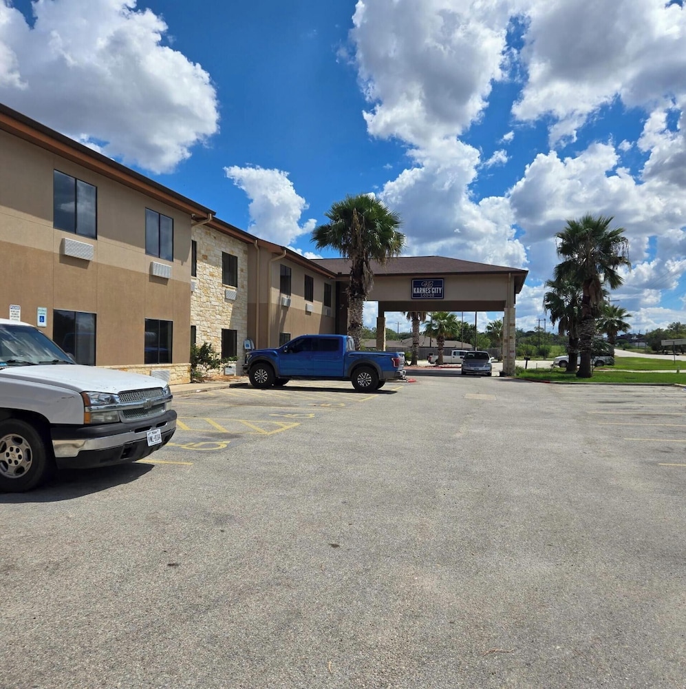 Karnes City Lodge By OYO Hwy 181 - photo 37