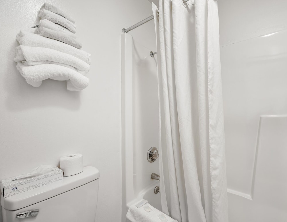 Americas Best Value Inn Grand Forks - photo 17