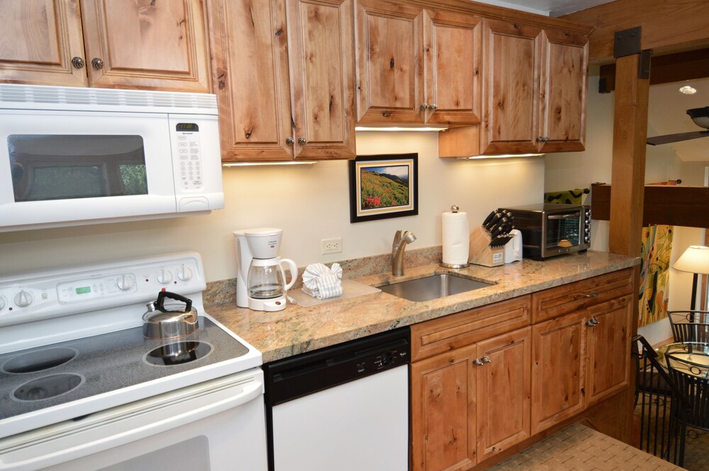 Old Hundred by Frias Properties - photo 10