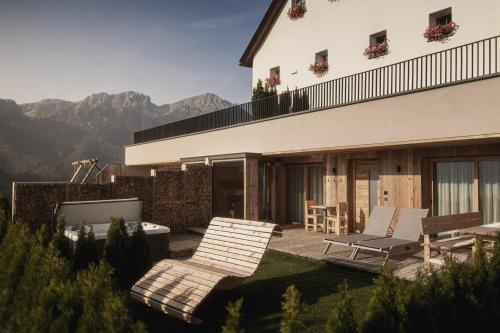 Rueper Hof Chalet Pracken — 4-Star Luxury Hotel in Valdaora Di Mezzo, Italy