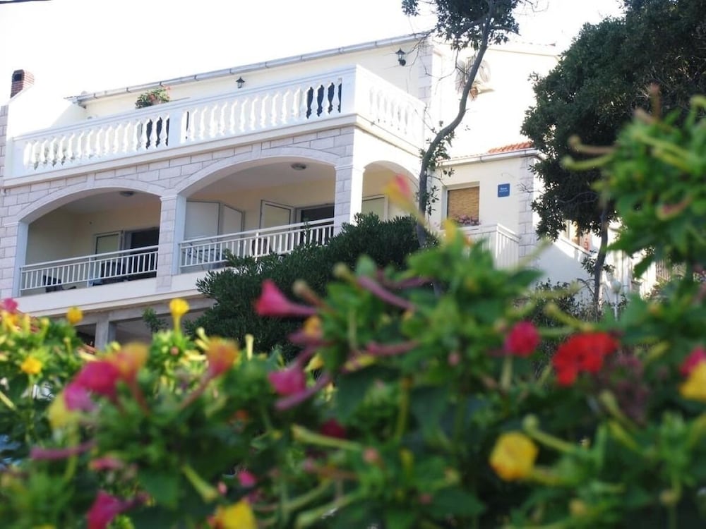 Dijana 20m From the sea A3 Mirela — hotel in Blato
