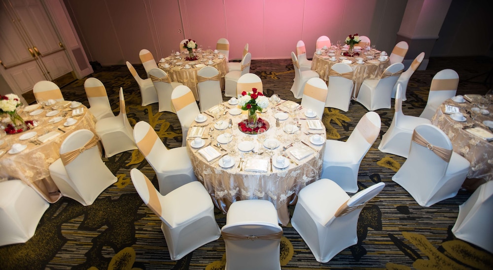Embassy Suites by Hilton Anaheim North - photo 30