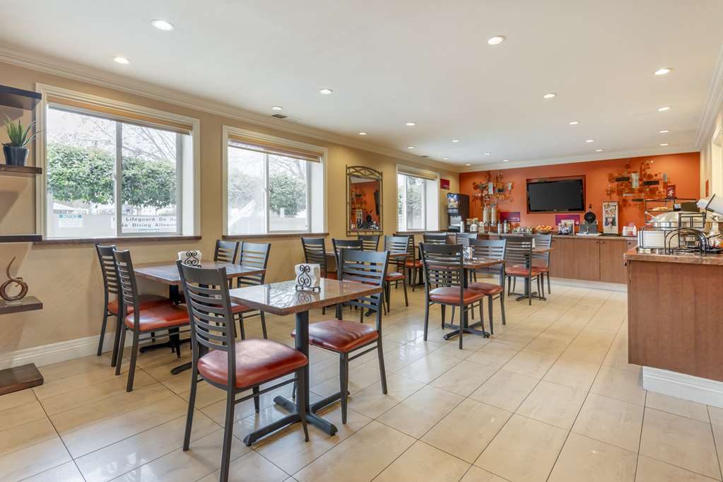 Best Western Plus Airport Plaza - photo 5