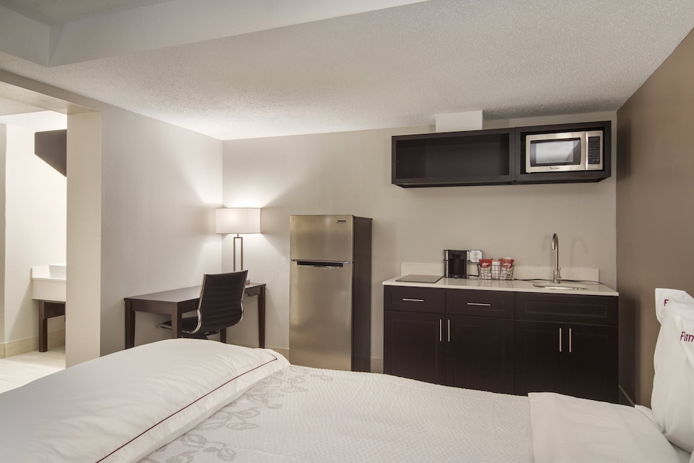 Red Roof Inn Plus & Suites Erie - photo 24