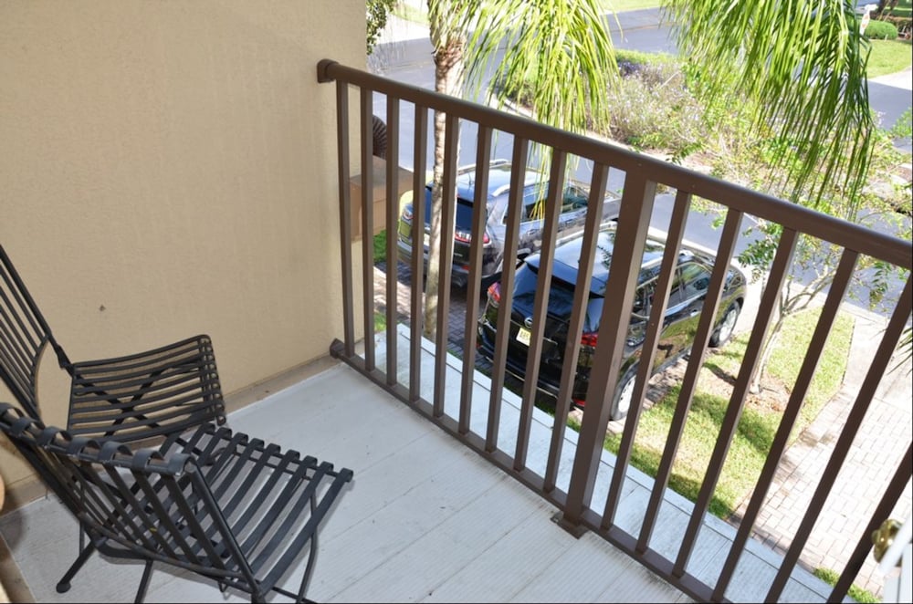 Premium 3 Bed 3 Bath Townhome - photo 2