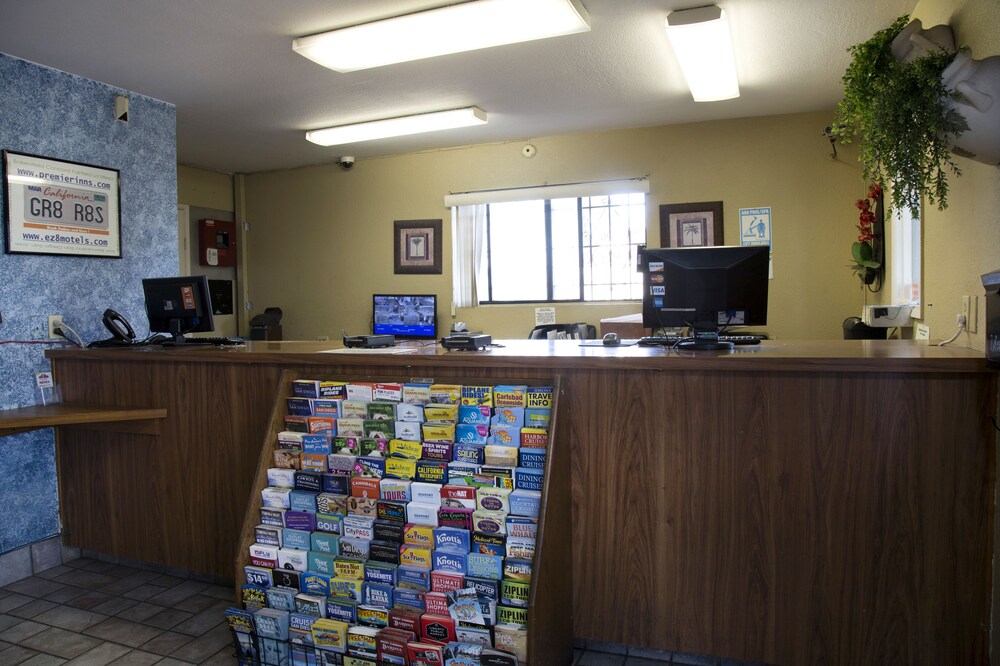 E Z 8 Motel South Bay - photo 3
