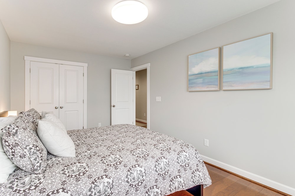 Modern Virginia Beach Retreat in Resort District - photo 17