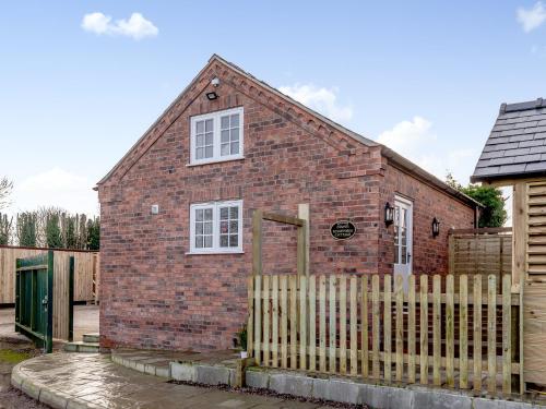 Kingfisher Cottage — 5-Star Luxury Hotel in Wainfleet All Saints, United Kingdom