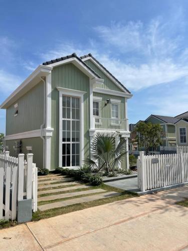 Seamoni Seaview Villa 01 Novaworld Phan Thiết — 4-Star Luxury Hotel in Phan Thiet, Vietnam