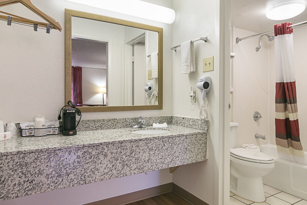 Red Roof Inn Forsyth - photo 16