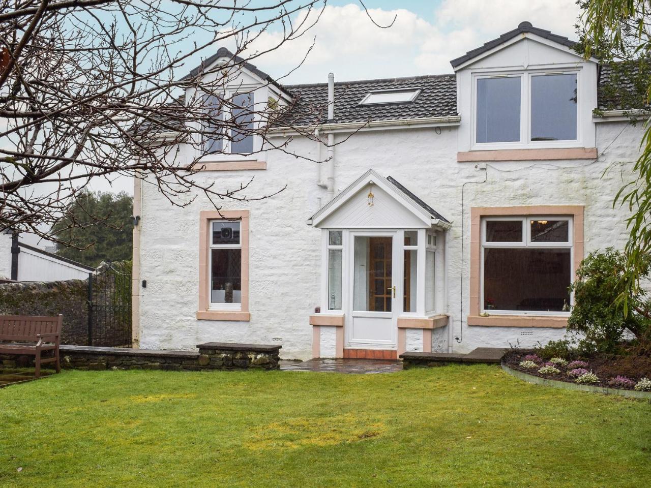 Wayside Cottage — 4-Star Luxury Hotel in Dunoon, United Kingdom