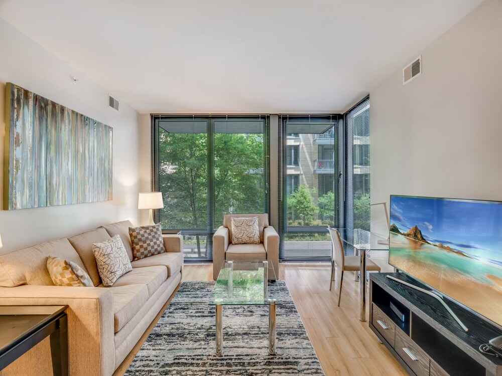 Bluebird Suites near Bethesda Metro