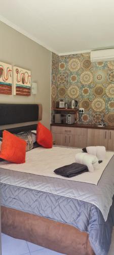 Best overnight modern & private with King size bed — 4-Star Luxury Hotel in Bloemfontein, South Africa