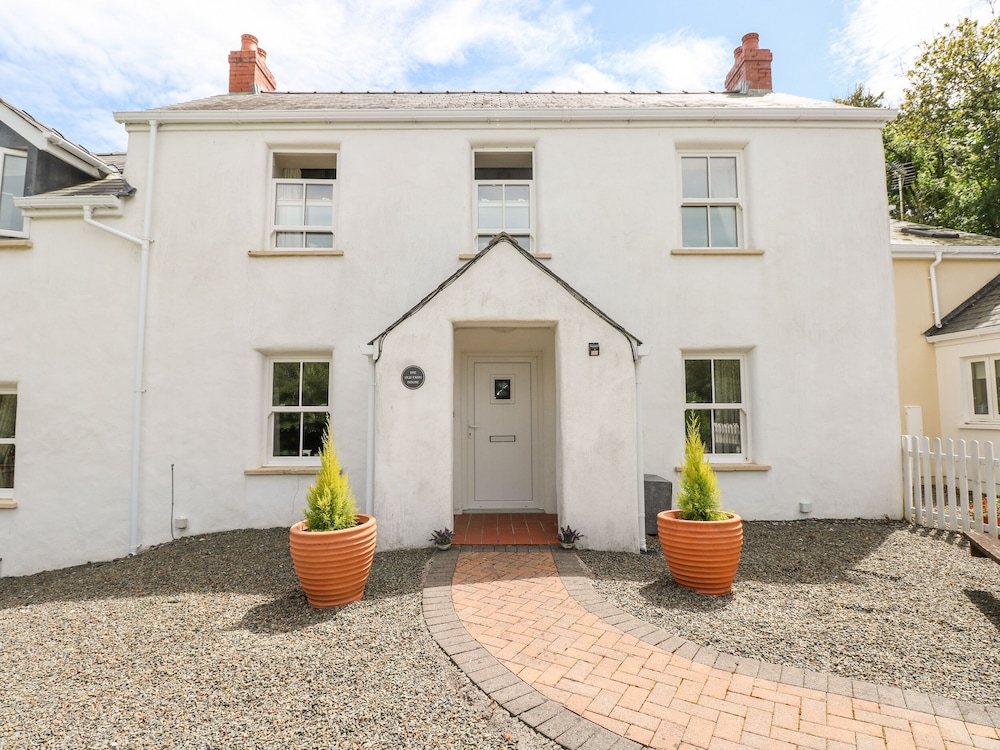 The Old Farm House — 4-Star Luxury Hotel in Tenby, United Kingdom