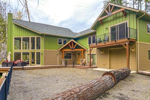 McKenzie River Retreat — hotel in Weed