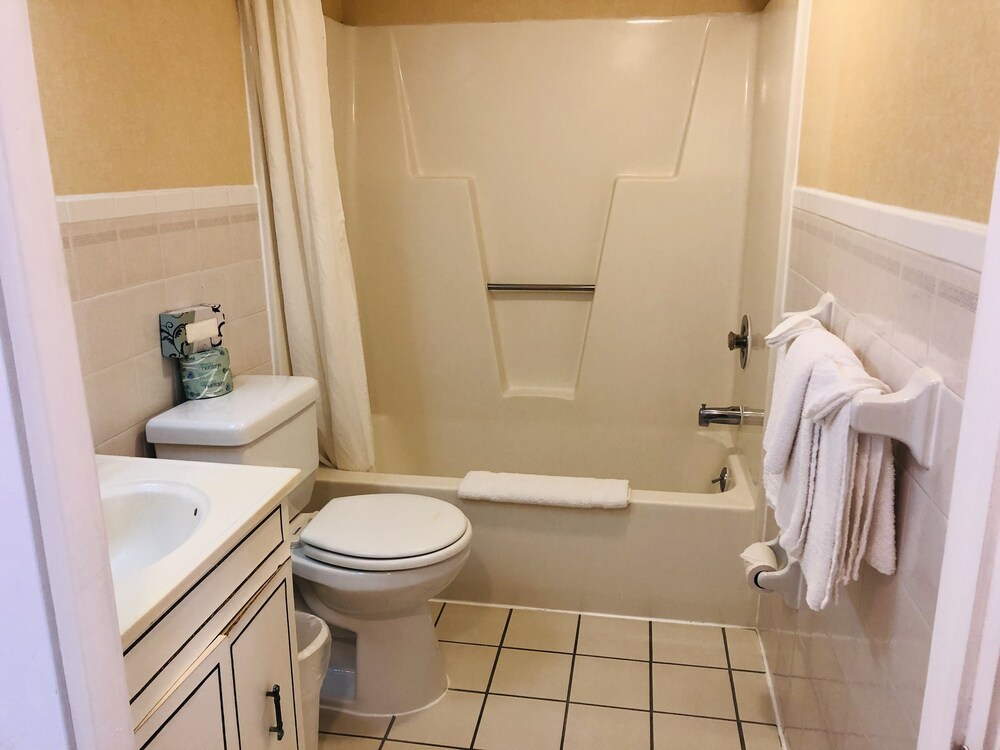 Rodeway Inn Oceanview - photo 17